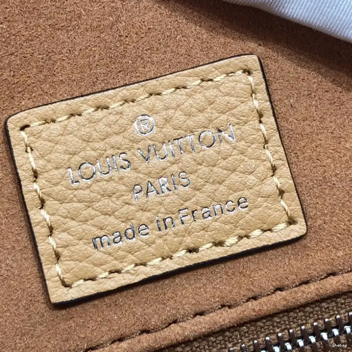 2112HT0005 LV Bag 0611